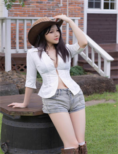 穿比基尼的外星人-300208股票