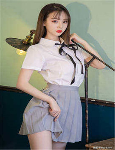 5814may18_XXXXXL56endian-双手攀上两团少女峰